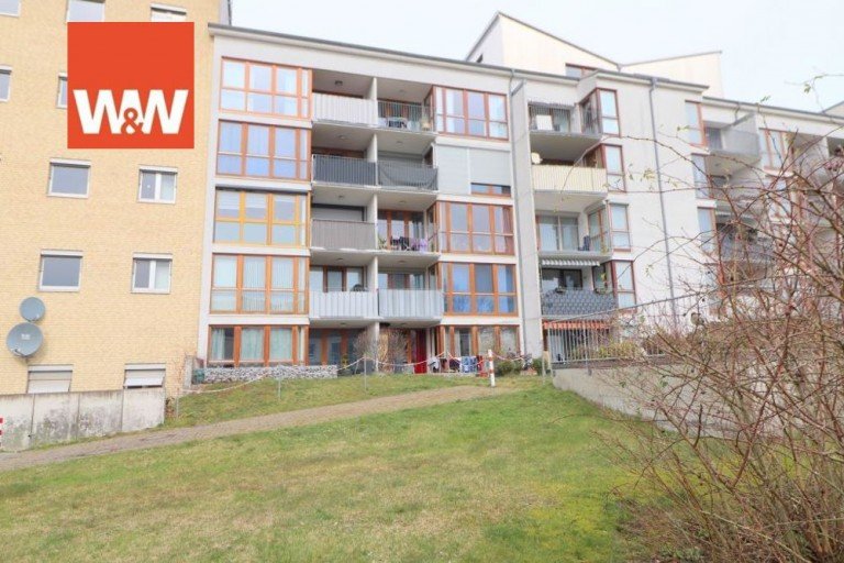 Hausansicht S�dseite Garbsen Etagenwohnung Attraktive 2 Zimmerwohnung mit Fr�hst�ck auf dem Balkon