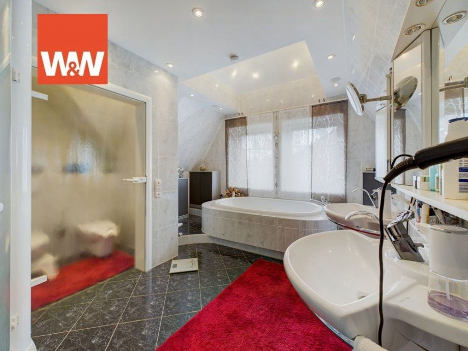 Badezimmer Eltern mit Whirlpool + Dusche Einfamilienhaus Garbsen / Osterwald Unterende
