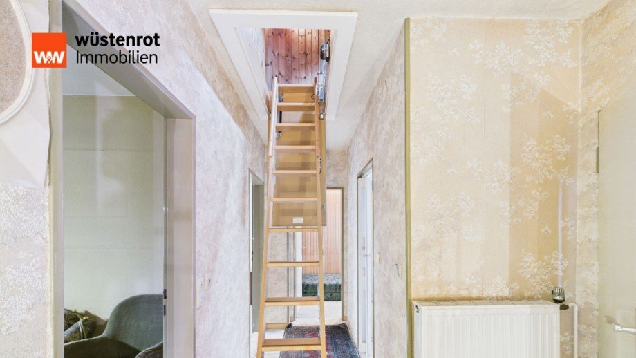 Bodentreppe elektr. Reihenmittelhaus Langenhagen