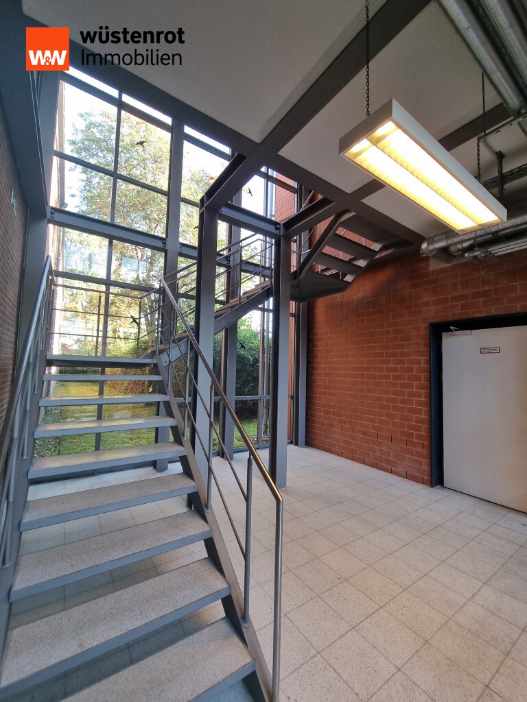 Verbindungstrakt Treppe Gewerbegrundst�ck Langenhagen