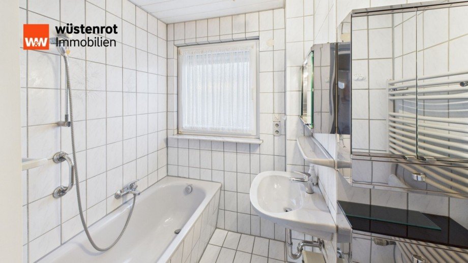 Bad mit Wanne Reihenmittelhaus Langenhagen