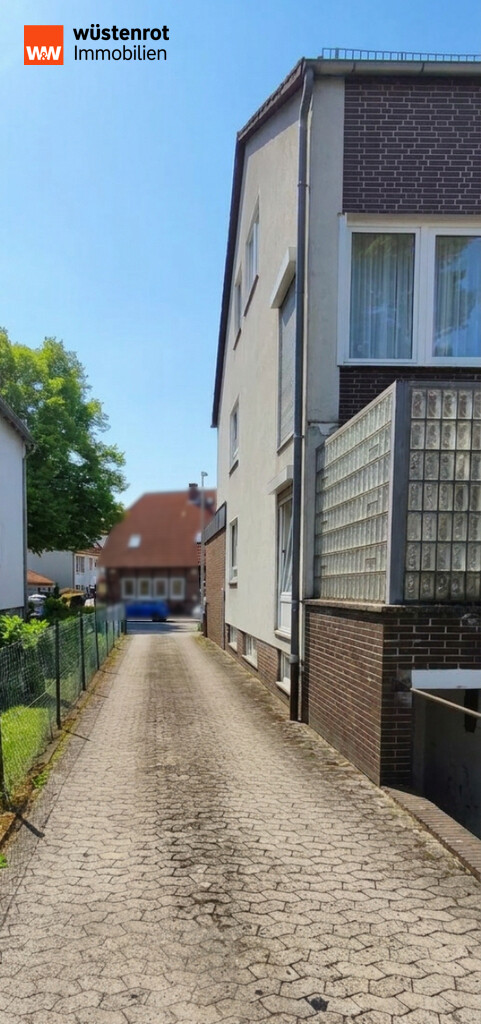 Zufahrt Wohn- / Gesch�ftshaus Hannover / Vinnhorst