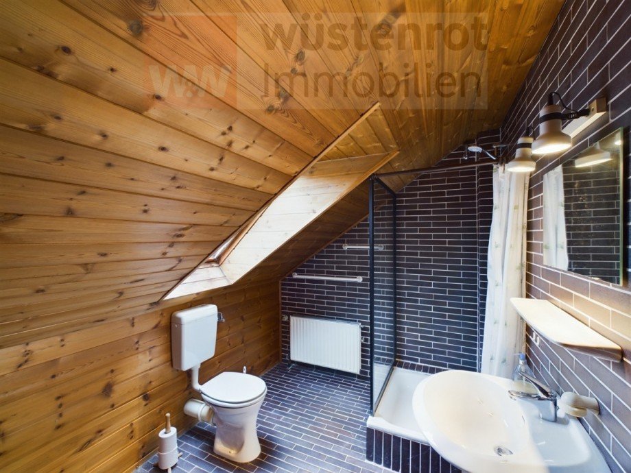 Bad DG mit Dusche Reihenmittelhaus Langenhagen