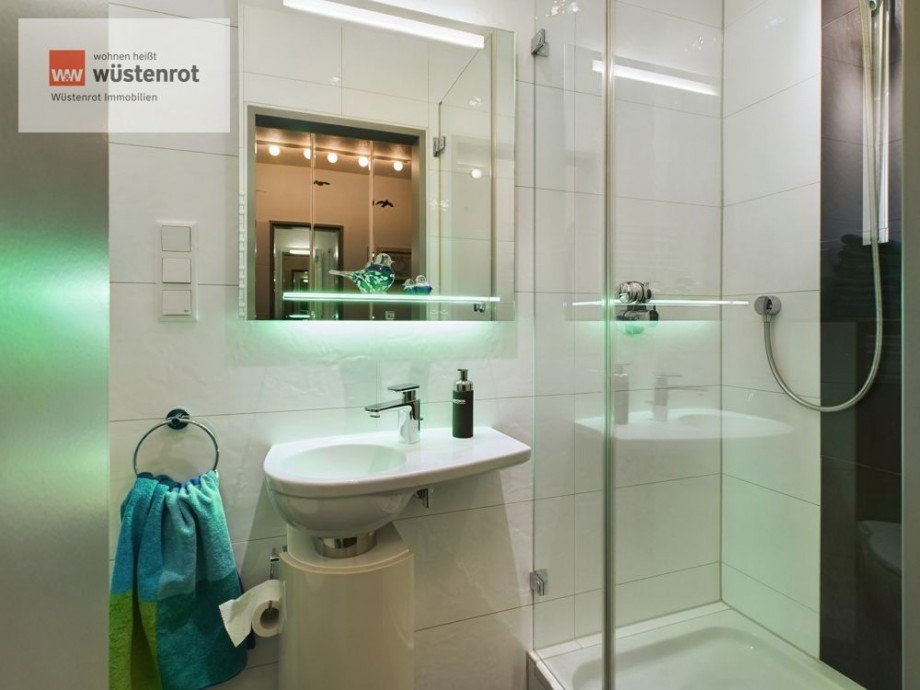 G�ste-WC mit Dusche Etagenwohnung Laatzen