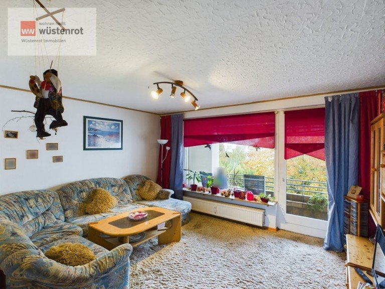 Wohnzimmer (2) Laatzen Etagenwohnung Komfortables Wohnen: 3-Zimmer-Wohnung mit Loggia und Tiefgaragenstellplatz in zentraler Lage