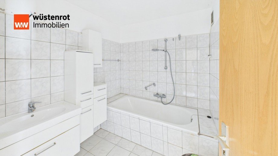 Bad mit Wanne Reihenmittelhaus Langenhagen